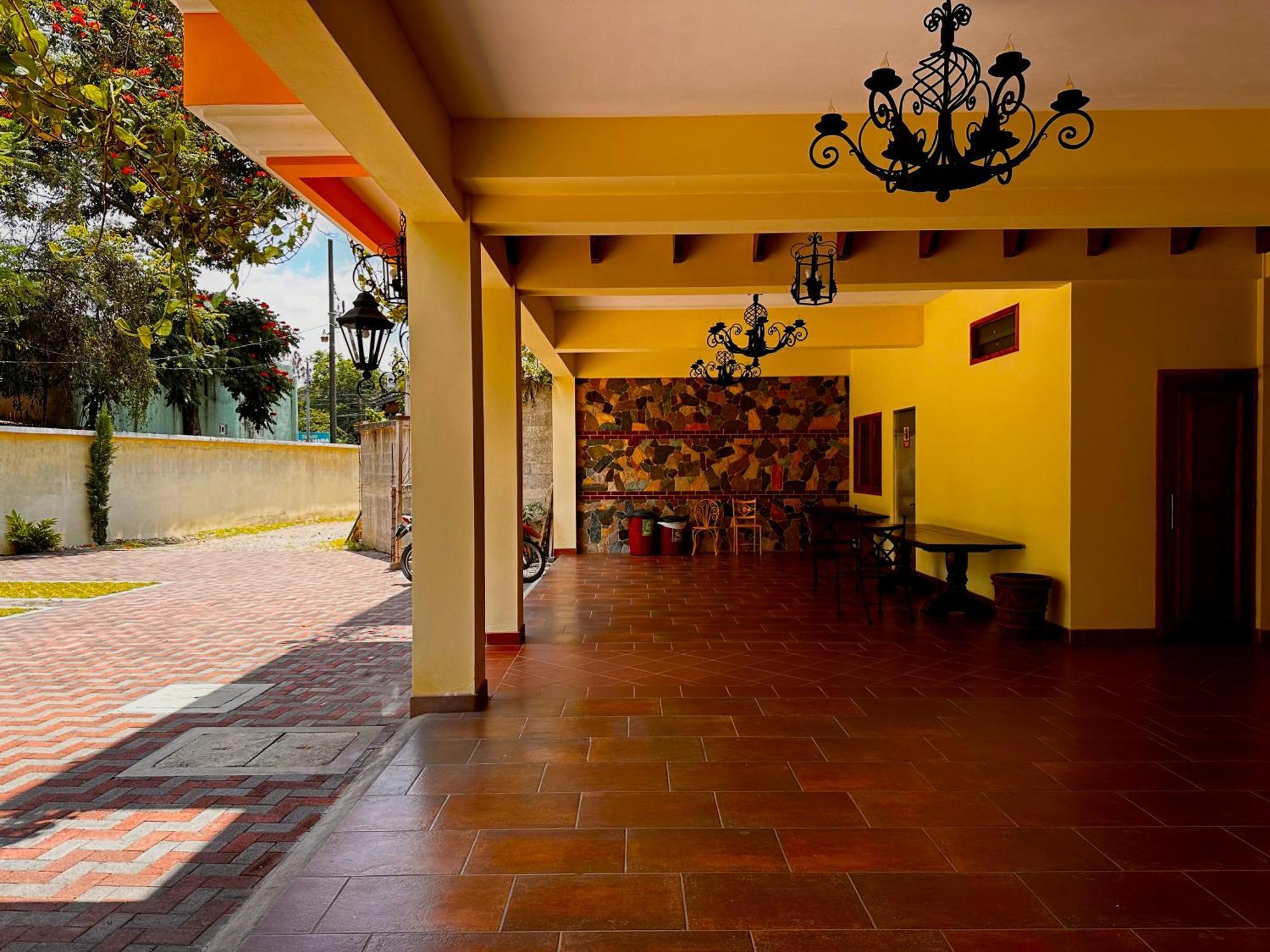 Hotel Jotam Panajachel Exterior photo